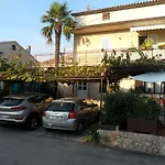 Guest house Marija & 4*
